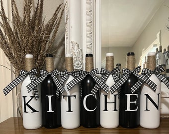 Farmhouse Kitchen Decor | Home Decor | Black and White Decor | Kitchen Decor