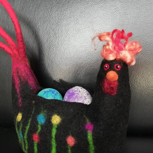 Felt chicken for the Easter table