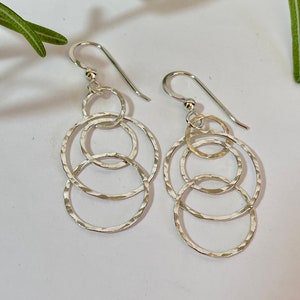 Silver Interlocking Circle Earrings, Hammered Sterling Silver Multi Hoop Dangle Earrings, Minimalist Artisan Handmade, Mothers Day gift