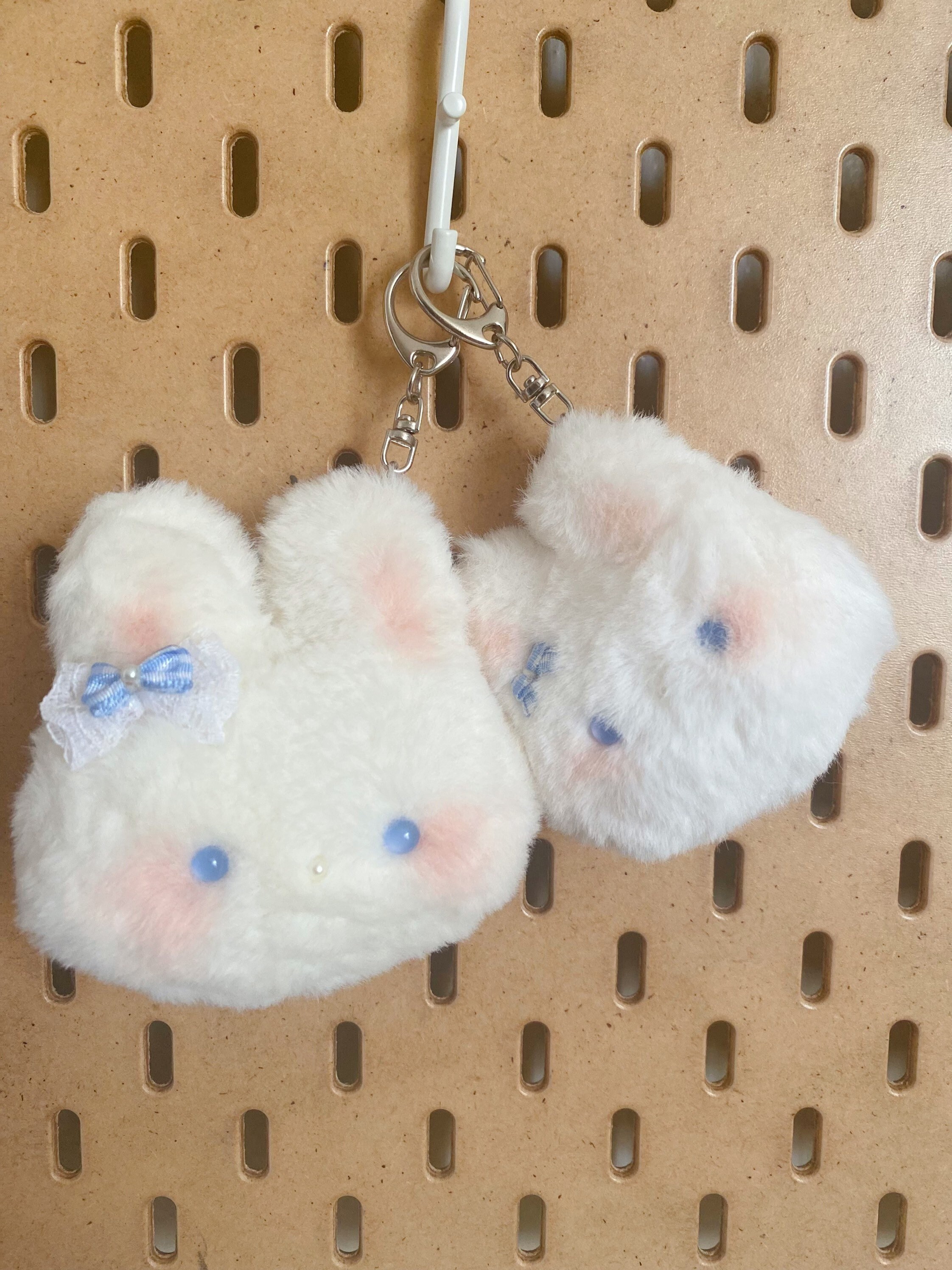 White fluffy best sale keychain