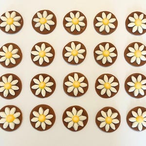 Fondant Daisies, Fondant Cake Decorations, 20 pcs Cupcake Toppers, Gumpaste Daisies Cake Toppers Party Decor, Birthday Cake Decor