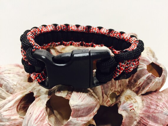 550 noir Paracord camo motif rouge, blanc, argent et noir 550 appelé tourné bien sûr. fc95a8 550 noir Paracord camo motif rouge, blanc, argent et noir 550 appelé tourné bien sûr. fc95a8