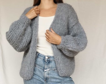 Cardigan en tricot épais en alpaga tricoté à la main - bleu poussiéreux