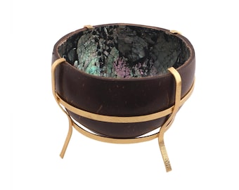 Bol de concha de coco con incrustaciones de abulón: soporte de latón chapado en oro, plato decorativo para baratijas.