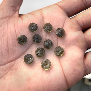 10 Pcs Lot Natural Raw Rough Moldavite Gemstone 10 mm Round Flat Back Forest Green Moldavite Stones, Czech Republic Moldavite For Jewelry