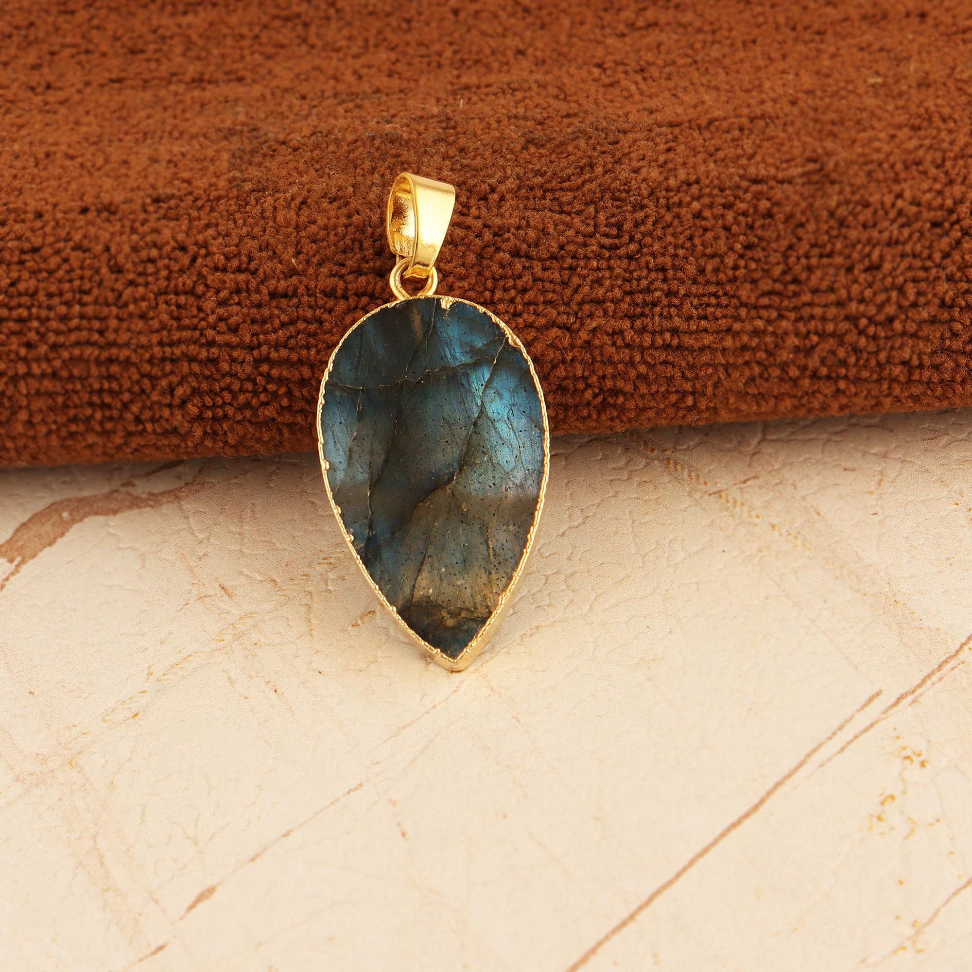 Natural Flashy Labradorite Pendant
