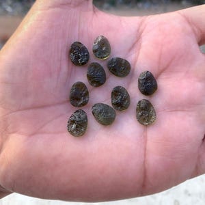 5 Pcs Lot Natural Raw Rough Moldavite Gemstone, 9x11 mm Egg Shape Moldavite Gemstones, Czech Republic Moldavite Crystal Stone For Jewelry