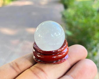Weiße Achatkugel, 25 mm Kristallkugel-Edelstein, Heimdekoration, Meditations- und Heilkristall (Einzelstück)