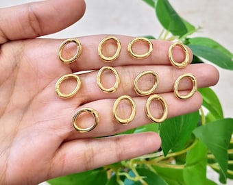 0,62 EUR/pezzo. Anello per collana con sospensione placcato oro 21 x 8 mm 4 pezzi, Vintageparts fai da te, accessori per gioielli - Italia