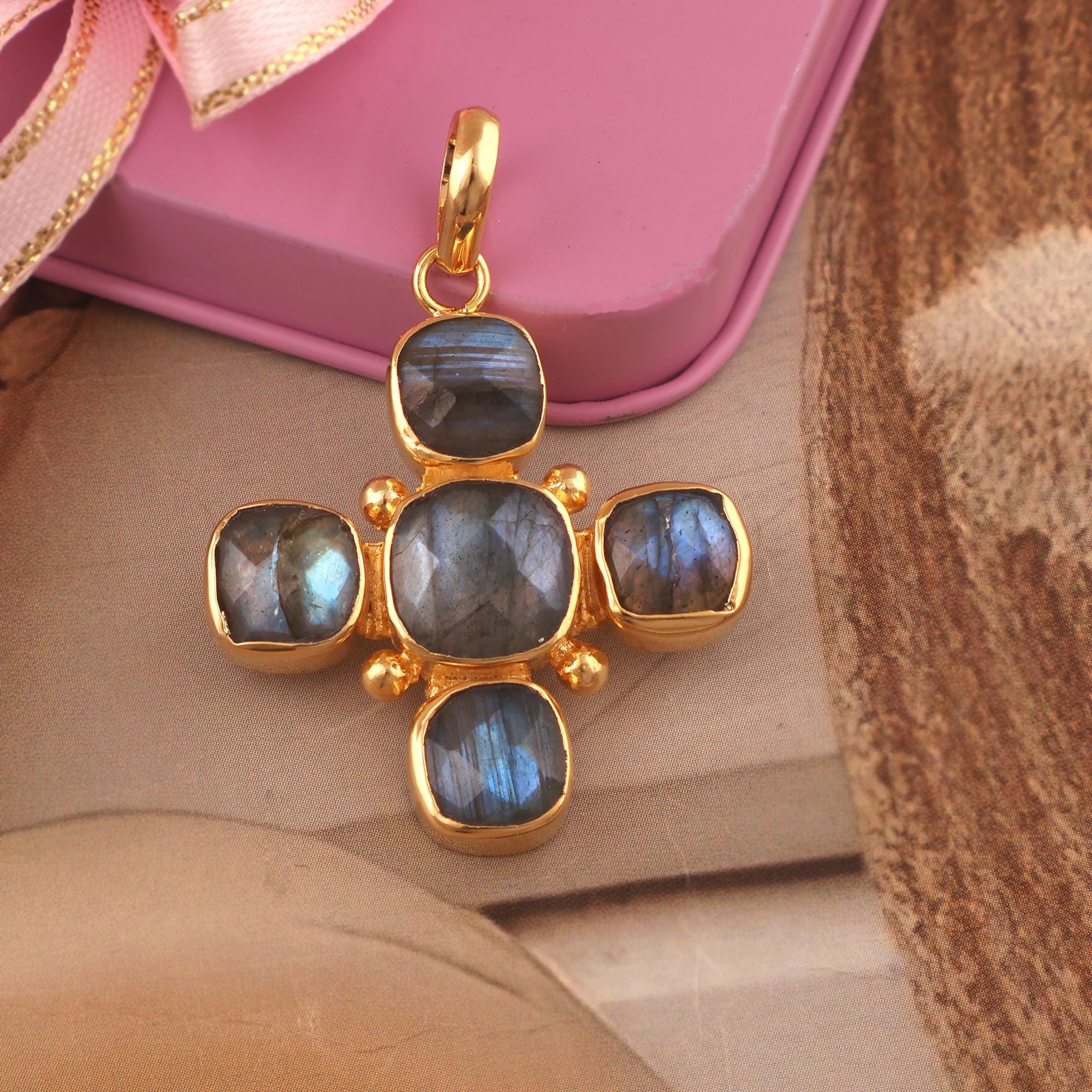 ラブラドライトの十字架ペンダント、ゴールドメッキの宝石クロス