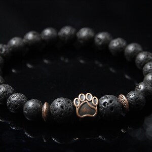 Pulsera de piedra de lava con huella de animal – Pulsera elástica de cobre negro para mujer y hombre – Regalo para amantes de los animales (perro/gato) – Estilo boho retro de 10 mm