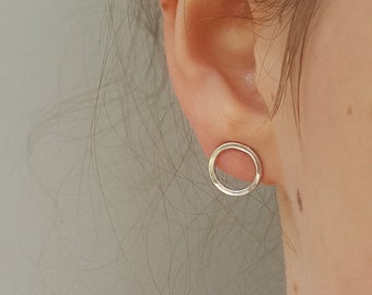 Silver Circle Stud Earrings With A Smooth Or Hammered Finish