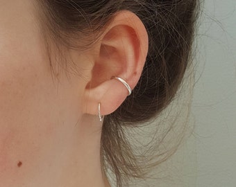 Silver Ear Cuff - No Piercing Silver Ear Cuff - Minimalist Sterling Silver Ear Cuff - Hecho a mano en el Reino Unido por Linda Tucker