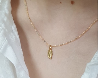 Dainty Gold Leaf Necklace