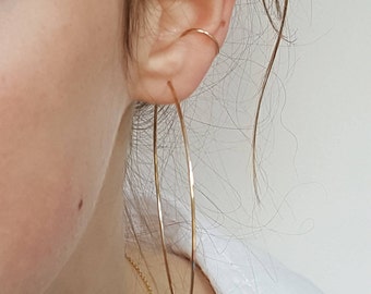 Pendiente fino de oreja chapado en oro de 14 quilates - Delicado y ajustable, sin necesidad de perforación.