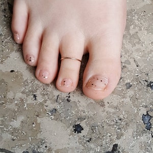 Skinny Gold Toe Ring Thin Gold Or Silver Adjustable Toe Ring Tiny Dainty Toe Ring Foot Jewellery Beach Jewellery image 2