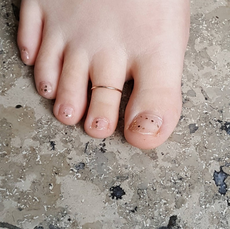 Skinny Gold Toe Ring Thin Gold Or Silver Adjustable Toe Ring Tiny Dainty Toe Ring Foot Jewellery Beach Jewellery image 2