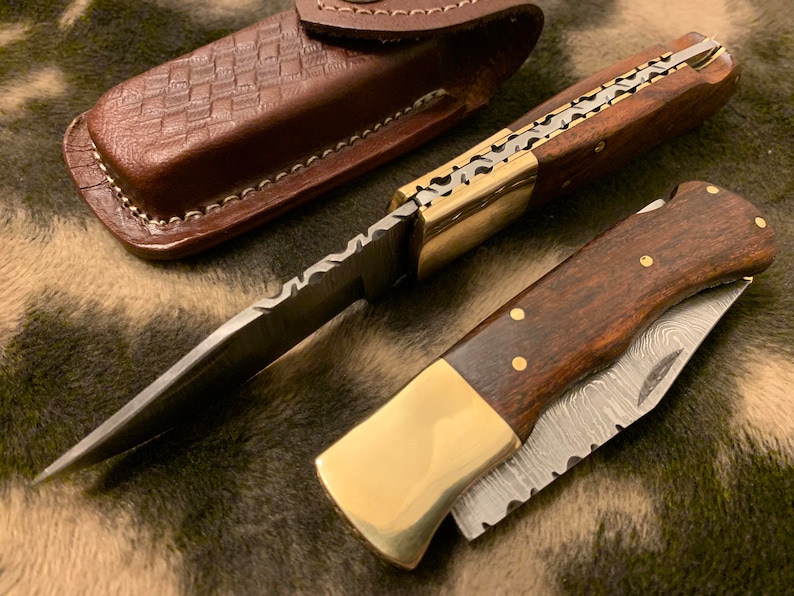 Damascus Folding pocket knife-Groomsmen Gift Survival Knife Walnut wood