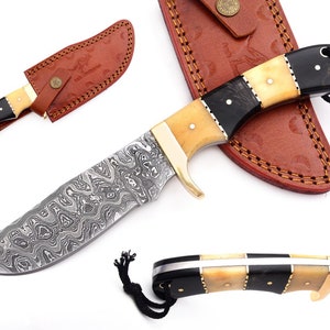 Couteau de chasse damas fait main, manche en os de buffle, étui en cuir