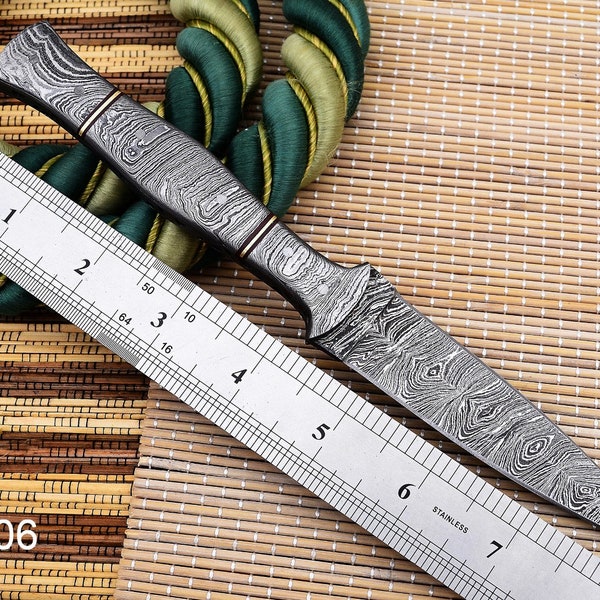 KV9- Couteau à double tranchant avec garde plaquée or Damas Lame en acier avec clous en laiton - Meilleur cadeau pour père/garçons d'honneur spécial
