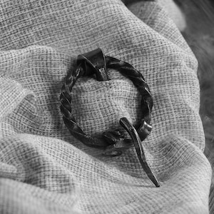 Penannular, Cloak Pin, Cloak Clasp, Viking Brooch, Fibula Viking, Pin Viking, Medieval Brooch, Reenactment, LARP Ram Jewelry, Medieval Clasp