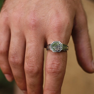 Ring mit Wappen in Form eines Bogens mit Pfeil und Sternen Nachbildung für Liebhaber des Bogenschießens, Mittelalter-Reenactment, Heraldik und Geschichte