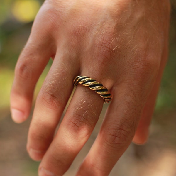 Réplique de la bague torsadée solide Viking, cadeau pour les fans de reconstitution, de conception de bijoux nordiques, d'Asatru, de conception Viking et d'histoire vivante