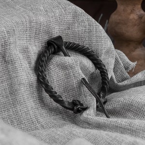 Penannular, Cloak Pin, Cloak Clasp, Viking Brooch, Fibula Viking, Pin Viking, Medieval Brooch, Reenactment, LARP Ram Jewelry, Medieval Clasp