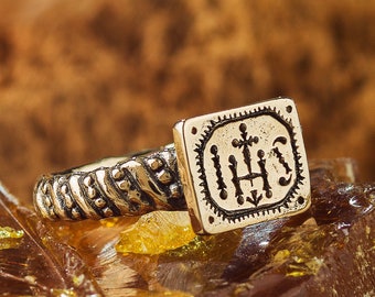 Réplique d'une bague chrétienne avec IHS, un cadeau pour ceux qui croient en Jésus-Christ, pour les fans de reconstitution historique et d'histoire et de culture médiévales