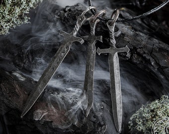 Colgante de espada forjado a mano, amuleto de espada medieval