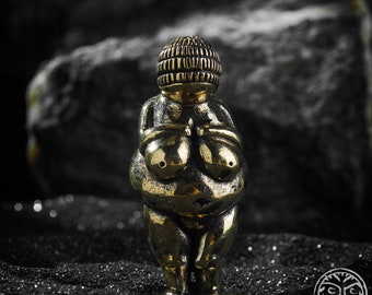 Escultura de bronze da Vênus de Willendorf, símbolo paleolítico de fertilidade.