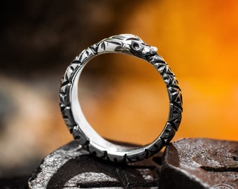 Ouroboros ring, Jormungandr, snake tail, a symbol of eternal life and infinity, serpent ring, gift for snake lovers, nature-inspired jewelry