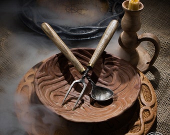 Handgeschmiedetes Edelstahl-Besteck, rustikaler mittelalterlicher Stil