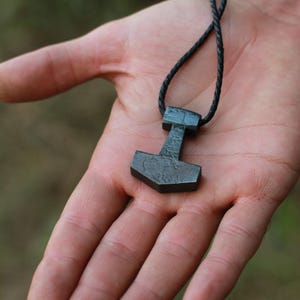 Colgante forjado del martillo de Thor, joyería nórdica Mjolnir imagen 1