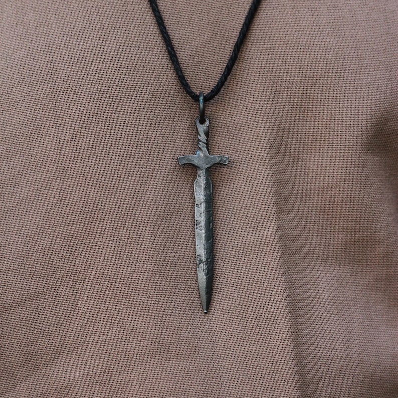 Handgeschmiedeter Schwert-Anhänger, Mittelalterliches Schwert-Amulett Bild 5