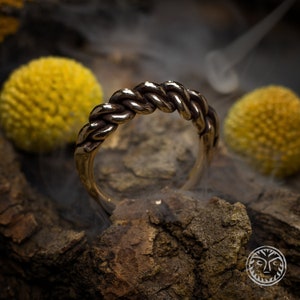 Anillo retorcido, anillo vikingo, eslavo, joyería pagana, LARP, SCA, recreación histórica, nórdico, anillo nórdico, anillo macizo, anillo rústico para hombre, diseño vikingo