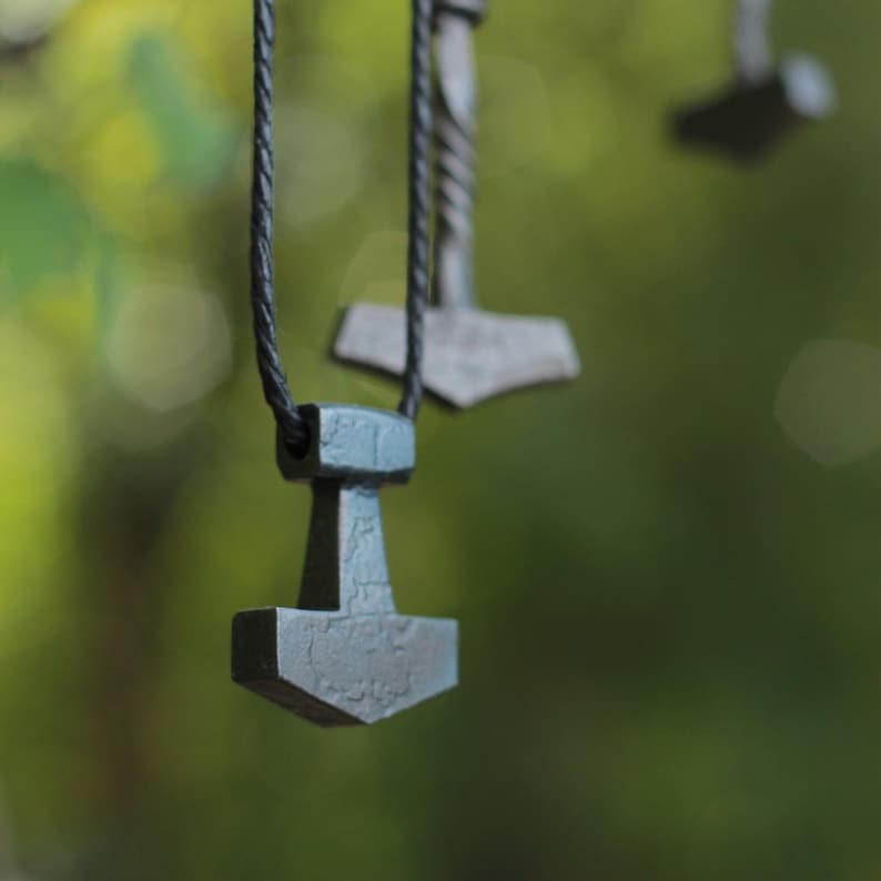 Colgante forjado del martillo de Thor, joyería nórdica Mjolnir imagen 3