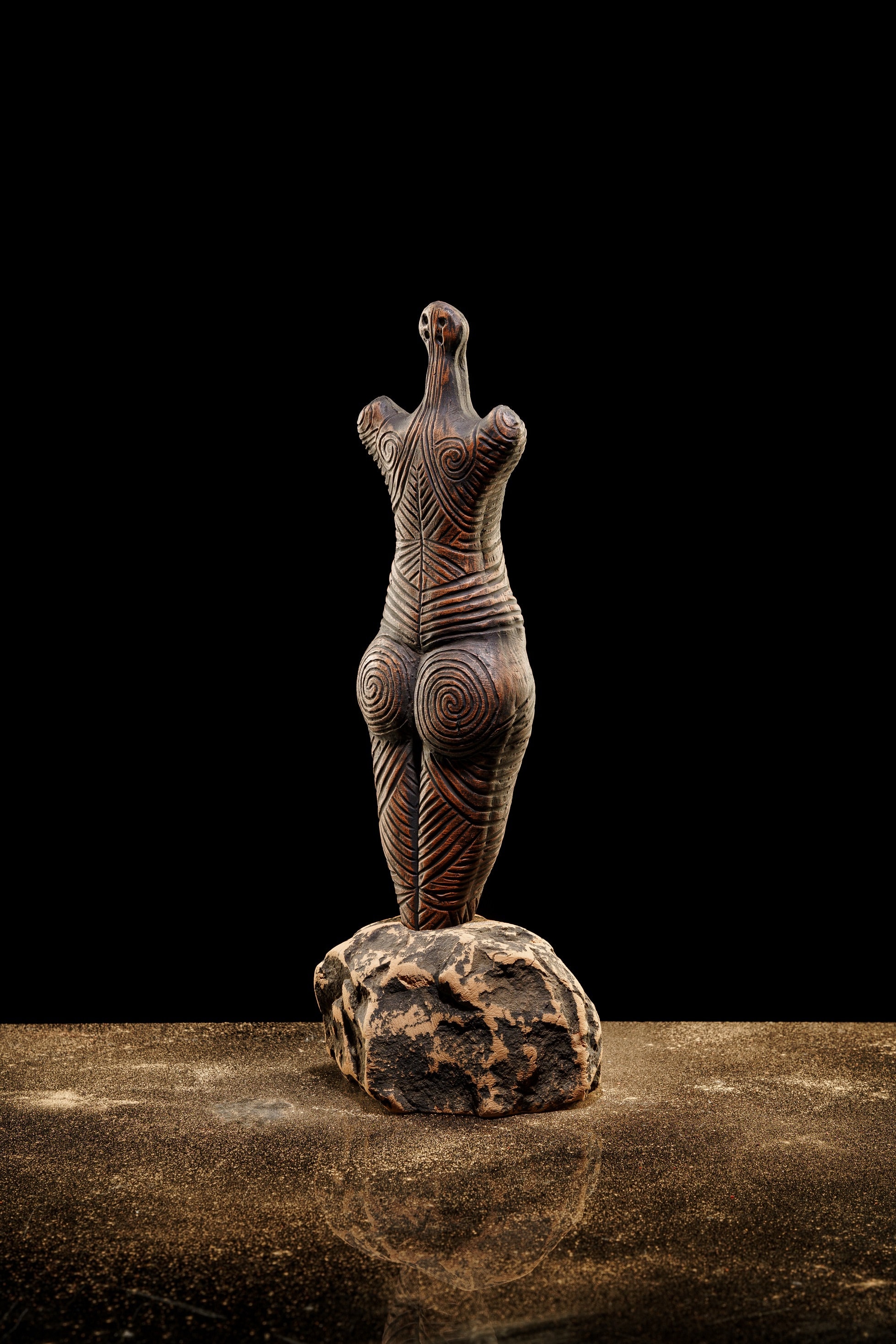 女神像。トリピリア、ククテニの石器時代文化。先史時代の彫刻