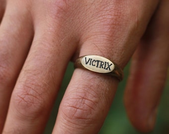 Personalisierter Ring im antiken Rom mit Victrix