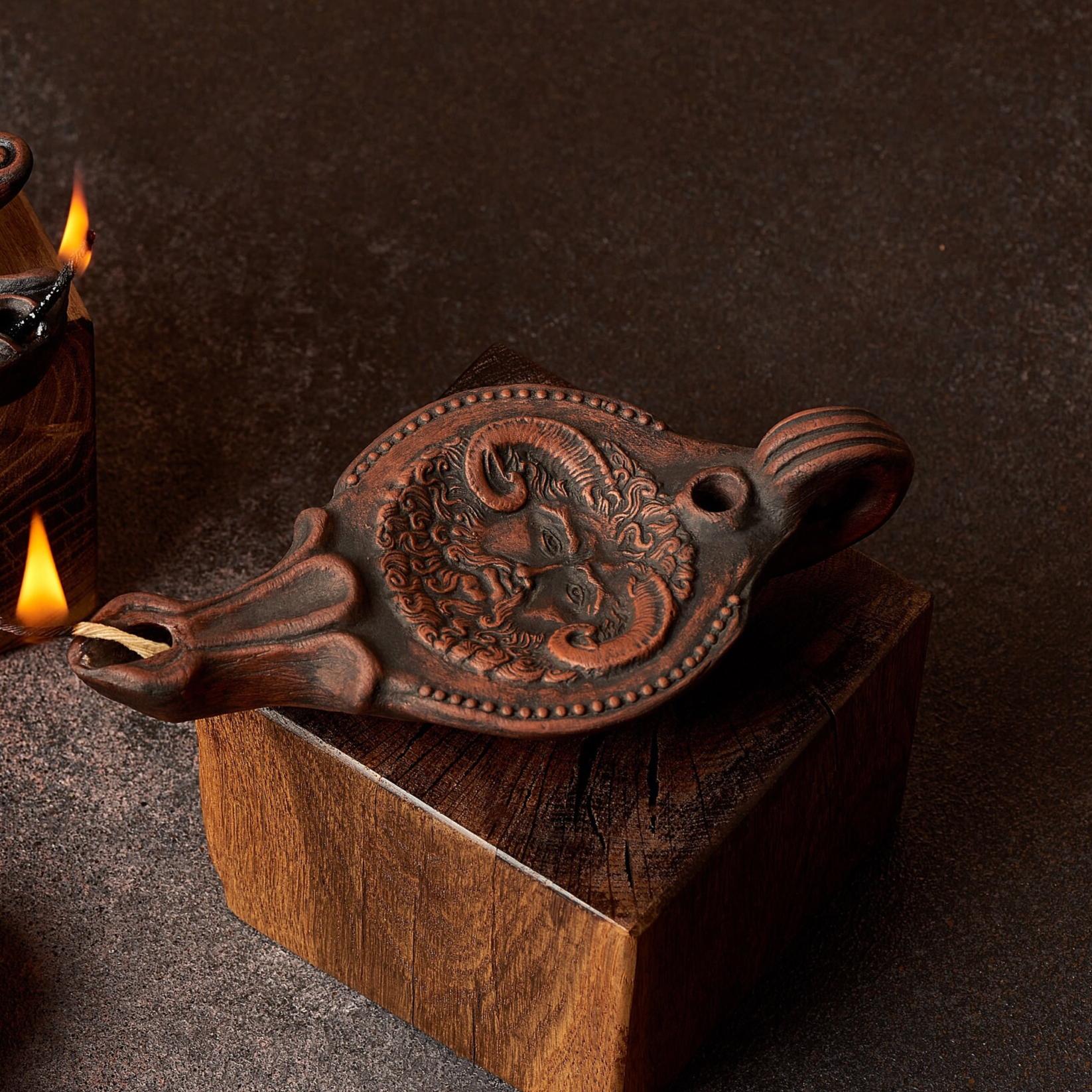 ローマ風オイルランプ、ゼウス・アモンを描いた古代ギリシャのランプ