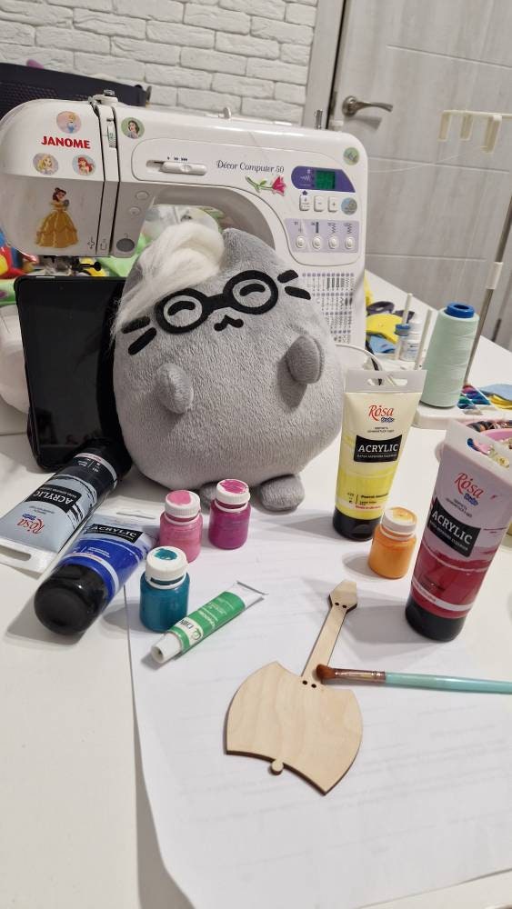 ギターを持ったぬいぐるみロックプシーンキャット：職人手作り