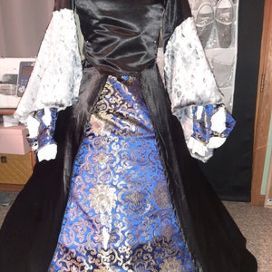 Tudor Gown and Kirtle