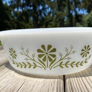 Glasbake Round 1 1/2 qt Casserole Dish, Primrose Dreams Pattern