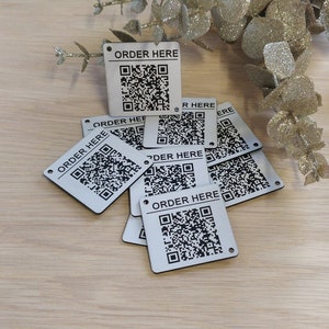 Código QR de 76 mm (3 in) cuadrados, discos personalizados grabados con láser, etiquetas de mesa con orificios, casilleros, restaurantes, clubes