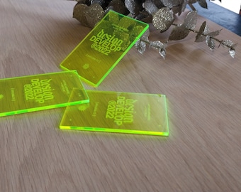 Fluoreszierende Acryl-Visitenkarten, Personalisierte benutzerdefinierte Lasergravur-Visitenkarten, einseitig lasergravierte Visitenkarten