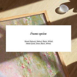 Puede incluir: Una impresi&oacute;n art&iacute;stica rectangular enmarcada con una pintura impresionista de pinceladas suaves en rosa, verde y blanco. Se muestra el texto Frame option, que enumera Wood en Natural, Walnut, Black, White y Metal en Gold, Silver, Black, White.