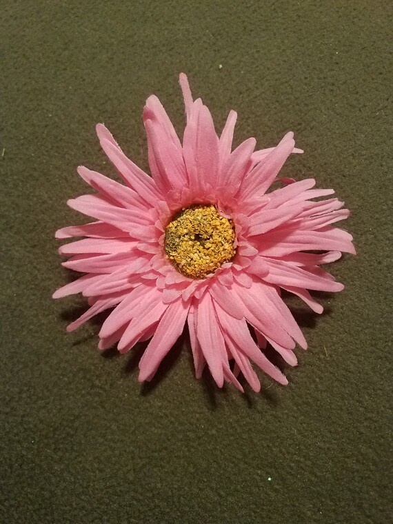 large daisy hair clip