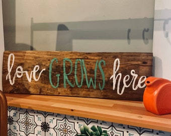 Love Grows Here | Wood Sign | Pallet Board