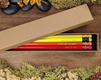 Tovenaar | D&D Class potloodcadeauset | Potlodenset voor 4 met doos | Dungeons and Dragons-cadeau | Pathfinder, Dungeons and Dragons, tafelspellen
