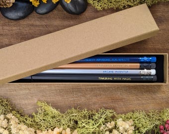 Articifer | D&D Class potloodcadeauset | Potlodenset voor 4 met doos | Dungeons and Dragons-cadeau | Pathfinder, Dungeons and Dragons, tafelspellen